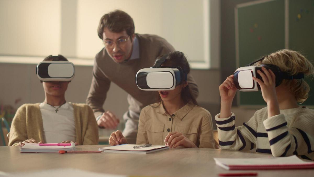AR in Education: Creating Immersive Learning Environments